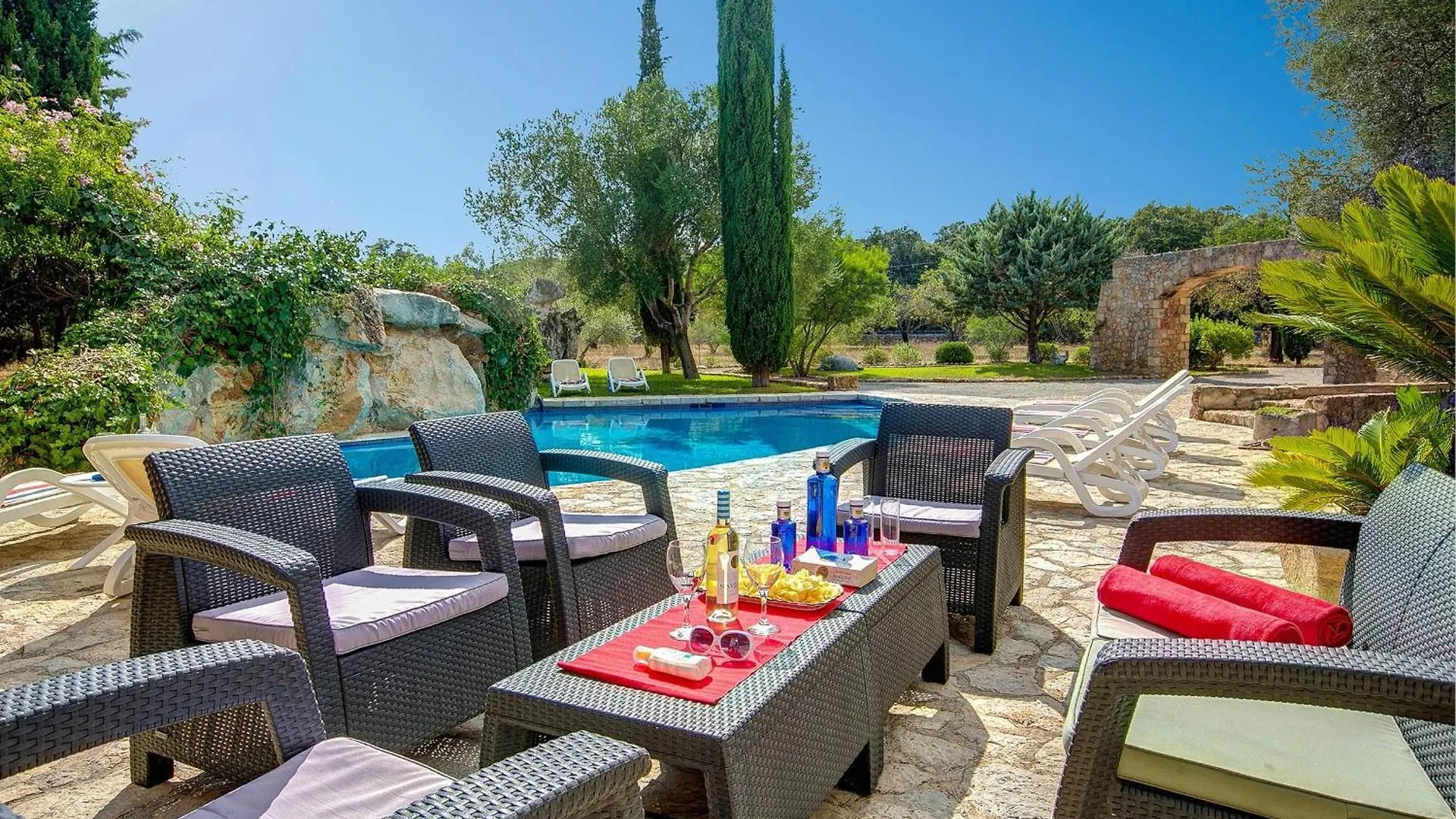 Beautiful Pollensa Villa 4 Bedrooms Villa Bennassar Mountainside Views Short Drive To Town Beach 0*, Pollença